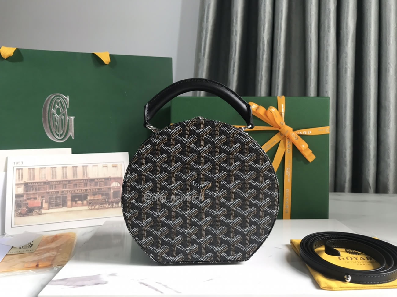 Goyard Alto Hat Box Bag 16.5 Cm X 7 Cm X 18 Cm (3) - newkick.app